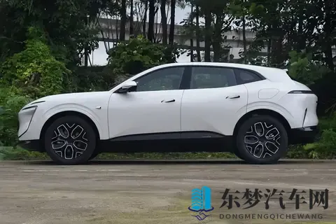 20万级就能上车！这款中型SUV配华为乾崑ADS 4，智能强