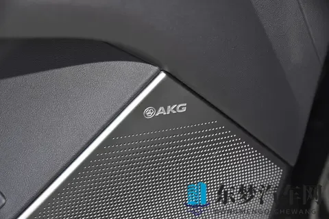 国产成人无：科技赋能，国产汽车崛起之路：挑战与机遇并存-2