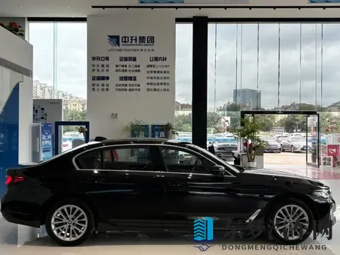 265万！入手22年准新宝马5系，享受豪华驾驭-3