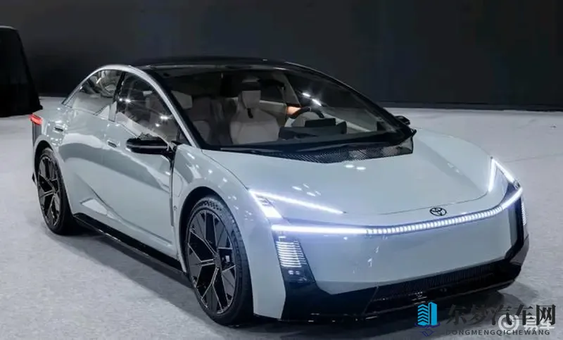 皇上揉捏宫女的双乳H：皇帝轻抚宫女胸前，暗流涌动-1