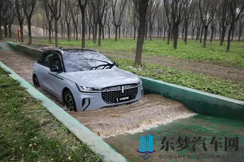 家用商务越野三不误 场地试驾2026款林肯航海家-1