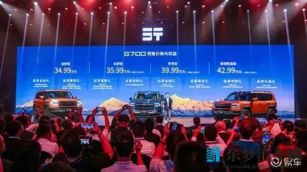 妮露开襟开叉裙鞋子选择图片：妮露裙装搭配鞋款选择展示图-1