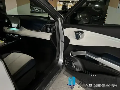 新款比亚迪元PLUS内饰曝光!650公里续航,内饰反人类设计竟还在-1