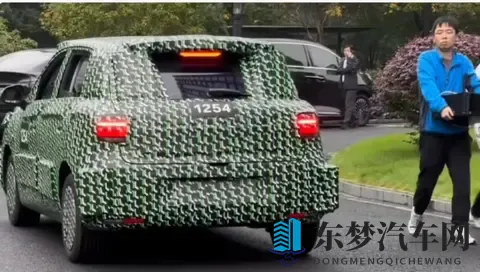 零跑A10曝光!疑似T03接班人,小车市场又要开卷了?-1