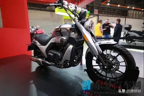 250双缸踏板车，还有自动挡巡航，米兰车展的鑫源大不一样-2