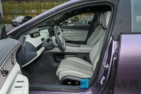 雪豹四驱+猎鹰辅驾+1645km续航：星纪元ES增程版试驾惊喜体验-2