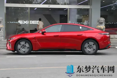 星纪元ES：选车纠结症？它把价格、配置和驾驶体验平衡得很到位-1