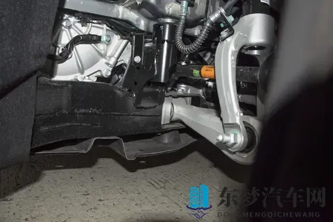 18万买C级SUV，轴距3米，油耗4L，还有空悬+CDC！-1