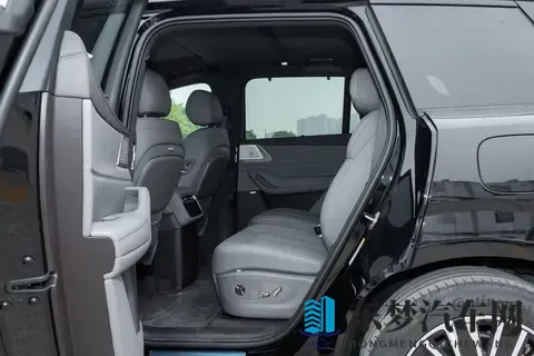 腾势 N8L DM：真能解决家庭出行痛点的六座 SUV-3