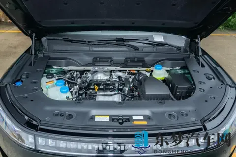 东风奕派eπ008增程超阔版:一款适合家庭使用的五座车型-3