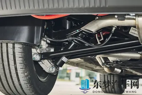 家庭出行的新选择，为何五菱星光730值得细细品味？-2