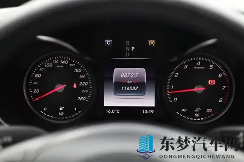 11万多拿下白色奔驰C级，家用代步有面儿-3