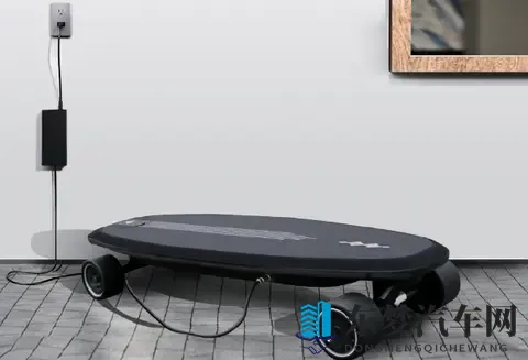 比亚迪方程豹钛7电动滑板首批售罄，15公里续航适配短途通勤-1