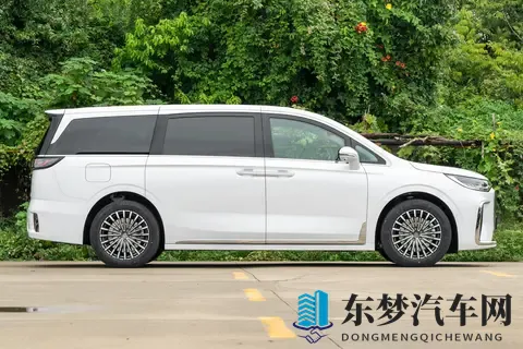 谁懂啊！26 款岚图梦想家把 12 分钟快充和鸿蒙智能焊在 MPV 里了-1