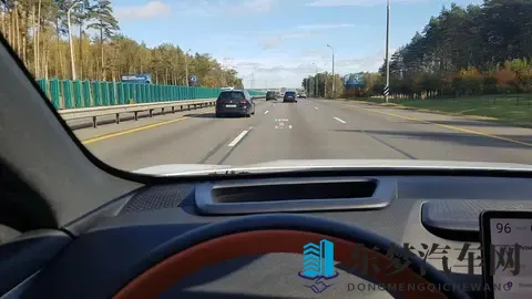 外媒试驾深蓝S05：为何这款中国电动车在白俄罗斯被疯抢？-3