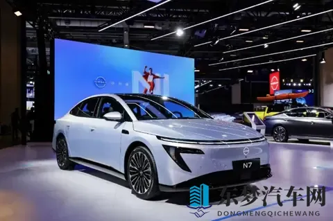 欧美大白屁股XXXOOO：揭秘汽车“大白屁股”：设计独特魅力无限