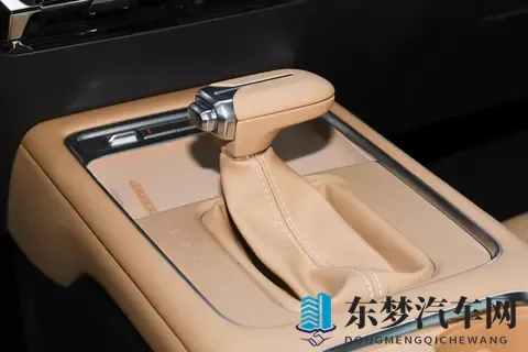 家用MPV怎么选？五菱星光730：空间大，动力足，配置全-3