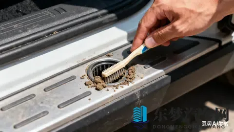 雨天别让爱车“漏水”！5分钟搞定排水孔清理，居家就能操作-3