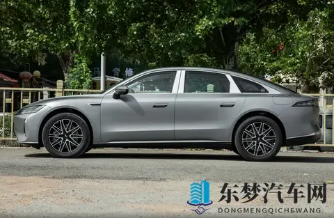 奇瑞风云A9L猎鹰700版_四座版将于11月15日上市-1