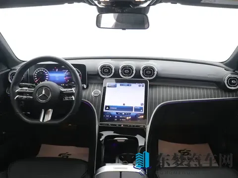 2万公里，一手白色奔驰C级，22万多体验豪华质感！-1