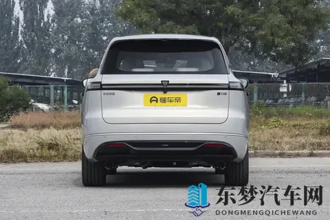 家庭六座SUV，深蓝S09适合带全家出行，实用又舒服-2