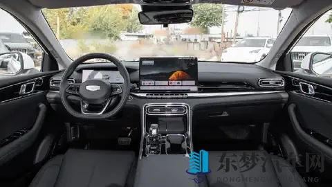 中国品牌家轿双雄对决，长安逸动凭什么稳坐“一哥”之位？-1