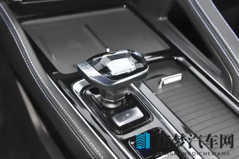 吉利星瑞推出全新版本，加入中国传统文化元素，价格更实惠-1