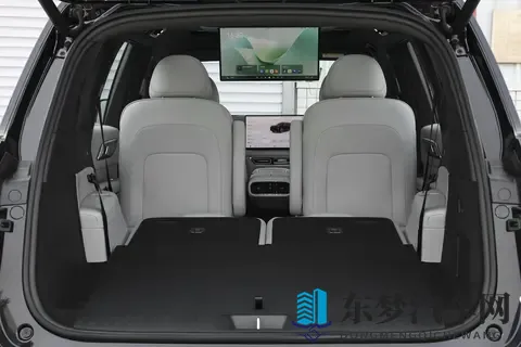 大型SUV怎么选？深蓝S09与领克900对比，谁更适合家用-2