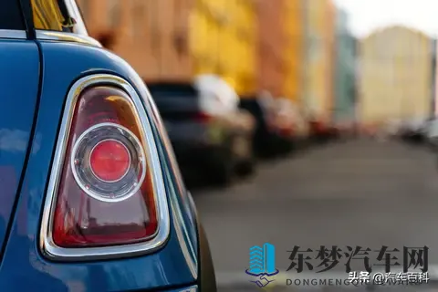 为什么说开车犹豫是大忌，有很大的安全隐患？-1