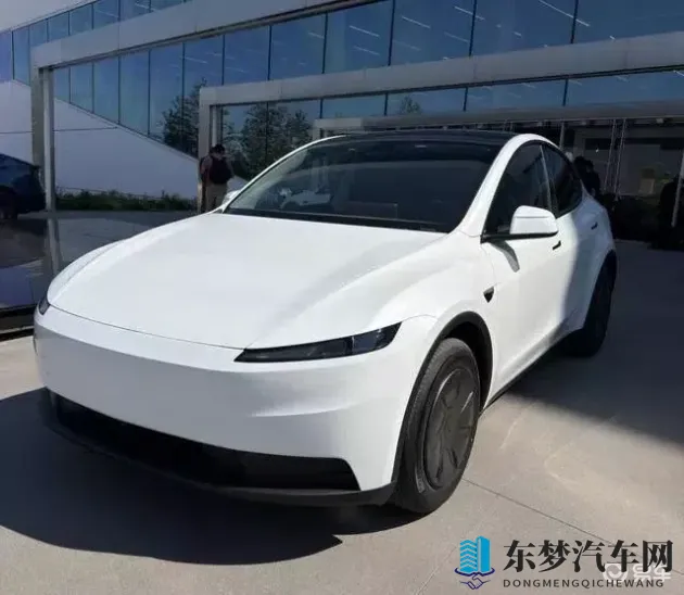 卡戴珊被黑人玩到翻白眼：豪车试驾遇尴尬，黑名人口中翻车现场引热议-1