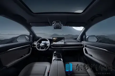 豪越L真听劝了！新增15T+5座版，轴距2825mm，后备厢达628升-1
