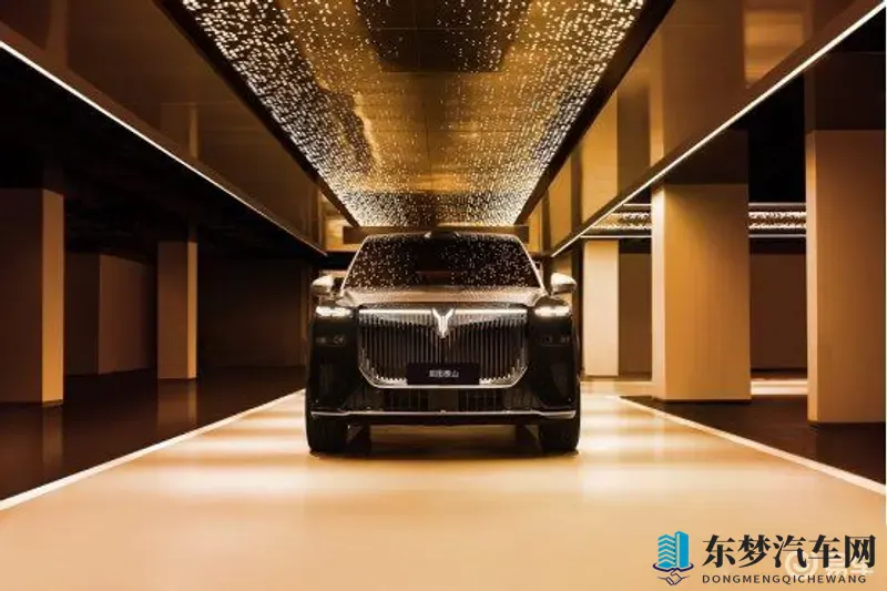 岚图泰山:豪华大六座SUV新王者,起售45万起-1