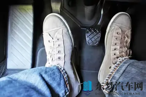 我开了3年车,才知道刹车前先踩死离合后刹车是大忌,都是经验!-3