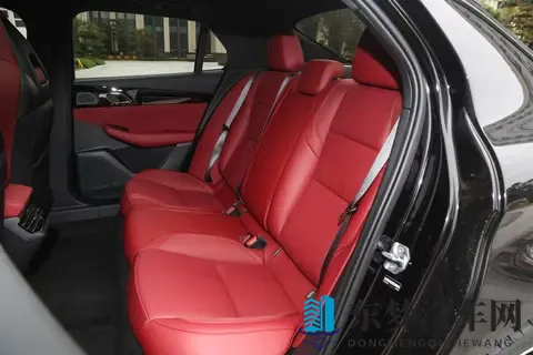 第三代领克 03：花15T的钱，买20T的性能，这款燃油车太值了！-3