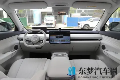 18万买C级SUV，轴距3米，油耗4L，还有空悬+CDC！-2
