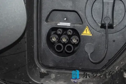 2025款星纪元ET增程版 Pro高速辅助驾驶：实用与科技的平衡之选-1