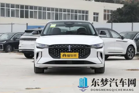 林肯 Z 选燃油还是混动？要燃油尊尚版还是要尊尚混动版的质感？-1