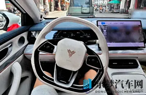 年轻人抢购烂尾车，是捡漏还是冒险？技术红利正在被重新分配-2