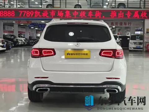 二个人一个 我b一个：情侣共享同一物品，一人用我一人借