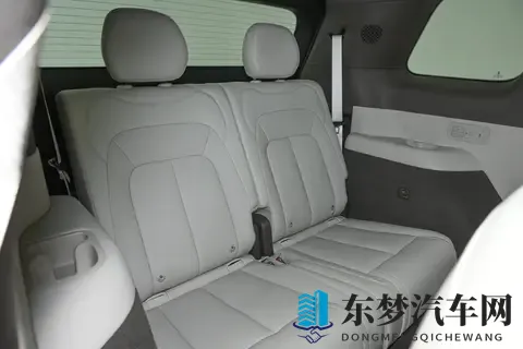 1300km 续航 + 零重力座椅！腾势 N8L 把家庭 SUV 的舒服焊死了-2