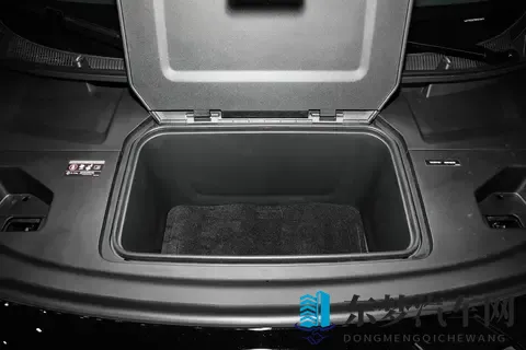 极氪009六座行政版：旗舰MPV的均衡实力与家庭出行新选择-2