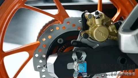 仿赛的颜值街车的心！本田宝藏车型NSP190，安全省油续航全打包！