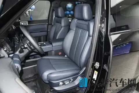 方程豹钛7实车体验：大五座布局，空间宽敞舒适，适合家用-1