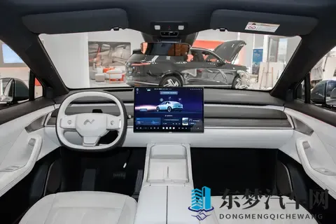 探店岚图泰山，体量感足气场强，综合豪华感比肩问界M9-1