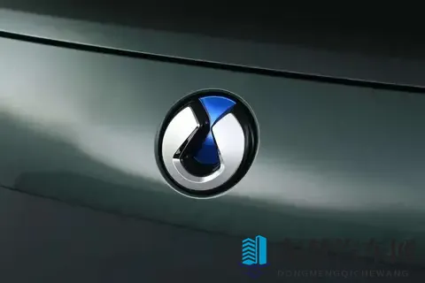 腾势N8L:大六座安全豪华SUV，是家庭出行的理想选择！-3