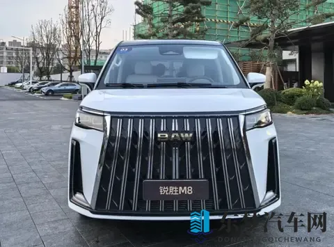 北汽锐胜M8上市，商用MPV变家用神器，空间革命悄悄开始了-2