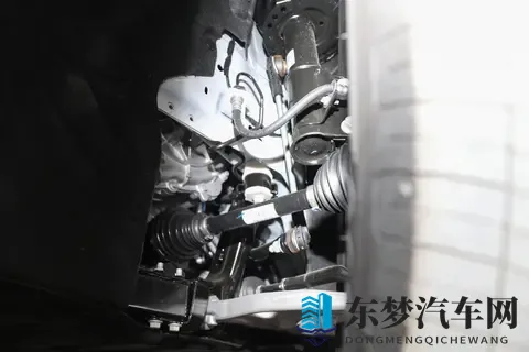 林肯 Z 选燃油还是混动？要燃油尊尚版还是要尊尚混动版的质感？-3