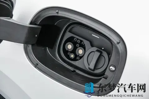 15万内拿下高配智电家轿：小鹏MONA M03与长安启源A06，如何二选一-1