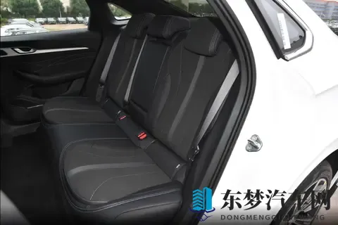 试驾体验吉利星瑞东方曜，操控用料依旧好评，10万级家轿优选！-2