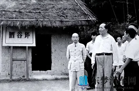 【看图说文】韶山冲里那辆银灰色吉姆车-1